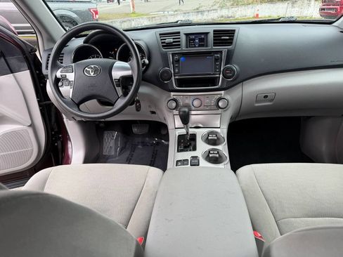 Used 2013 Toyota Highlander Plus AWD/4WD image 22