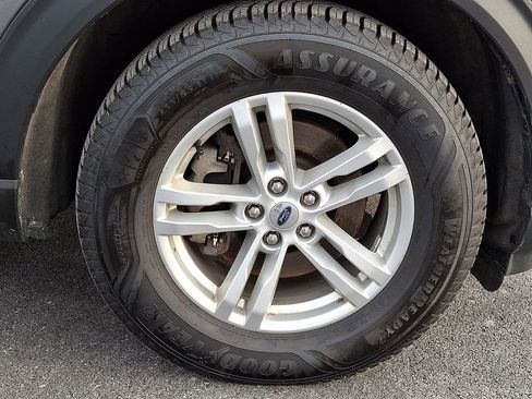 Used 2022 Ford Explorer XLT w/ Equipment Group 202A image 8