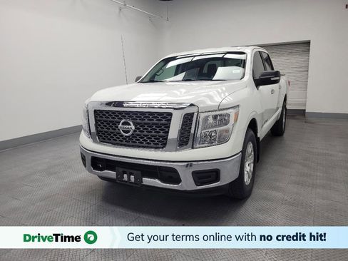 Used 2018 Nissan Titan SV image 1