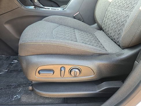 Used 2024 Chevrolet Equinox LT FWD image 24