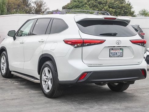 Used 2022 Toyota Highlander LE FWD image 7