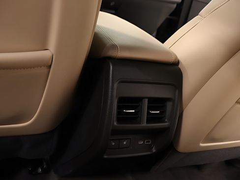 Used 2024 Cadillac XT4 Luxury FWD image 21