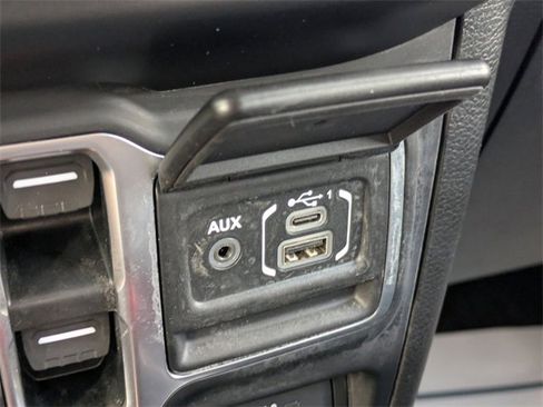 Used 2023 Jeep Gladiator Willys image 24