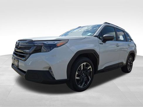 Used 2025 Subaru Forester Premium AWD/4WD image 6