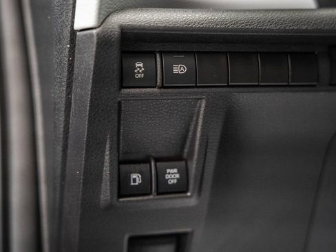 Used 2025 Toyota Sienna XLE FWD image 45