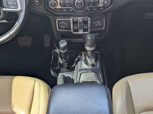 Used 2018 Jeep Wrangler Unlimited Sahara AWD/4WD image 18