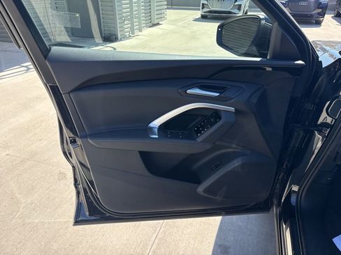 Used 2025 Audi Q5 Premium w/ Convenience Package image 10