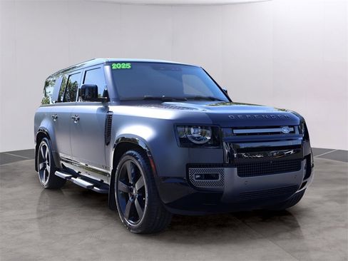 Used 2025 Land Rover Defender 130 V8 image 3