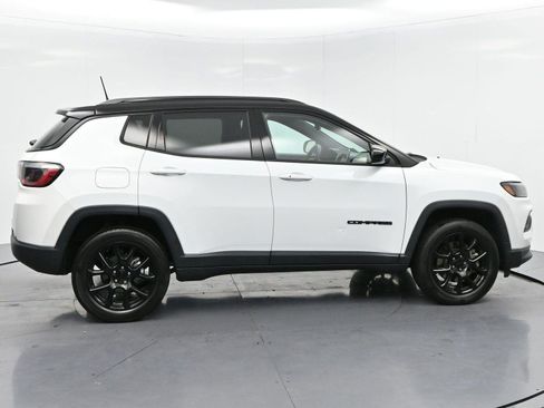 Used 2023 Jeep Compass Latitude AWD/4WD image 8