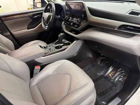 Used 2023 Toyota Highlander Limited AWD/4WD image 10