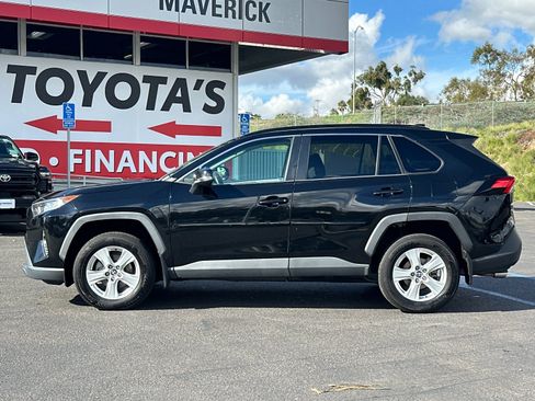 Used 2020 Toyota RAV4 XLE image 2