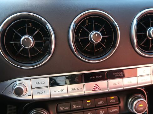 Used 2018 Kia Stinger GT2 image 33