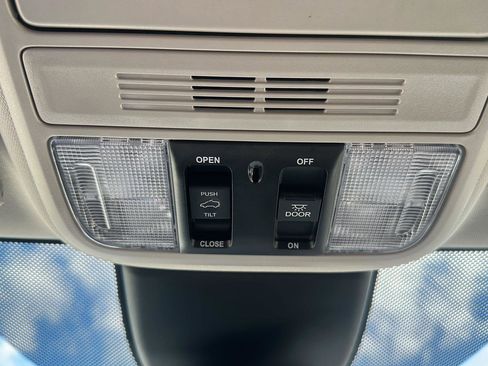 Used 2025 Honda Odyssey EX-L image 23
