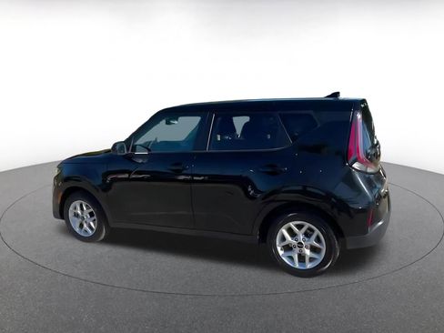 Used 2025 Kia Soul LX w/ LX Technology Package image 10