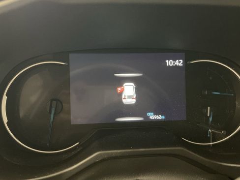 Used 2020 Toyota RAV4 Limited image 16