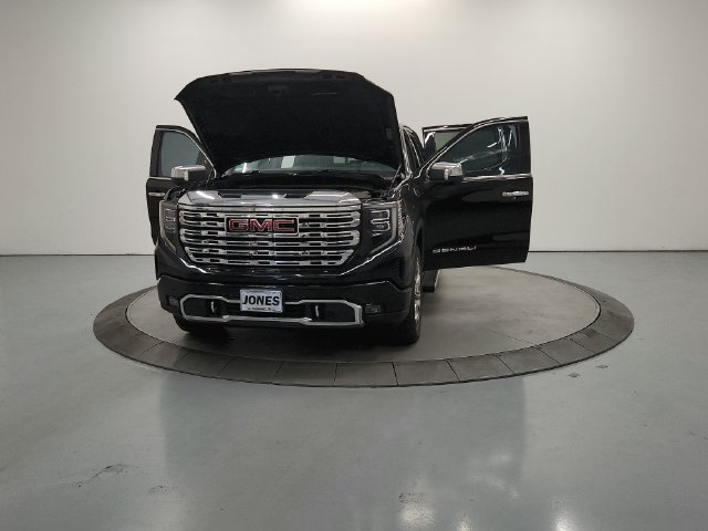 Used 2023 GMC Sierra 1500 Denali w/ Denali Reserve Package AWD/4WD image 12