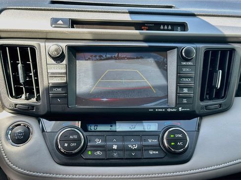 Used 2018 Toyota RAV4 Limited FWD image 13
