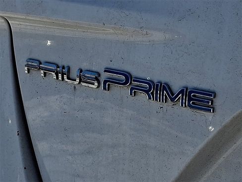 Used 2021 Toyota Prius Prime LE image 30