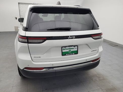 Used 2023 Jeep Grand Cherokee Laredo AWD/4WD image 6