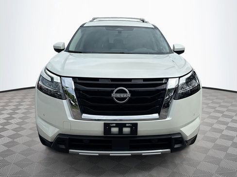 Used 2024 Nissan Pathfinder SL AWD/4WD image 2