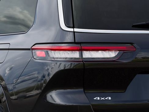 New 2025 Jeep Grand Cherokee L Overland w/ Advanced Protech Group III AWD/4WD image 9