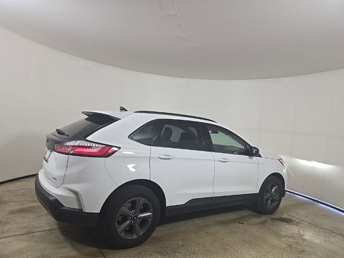 Used 2024 Ford Edge SEL w/ Sport Appearance Package image 6