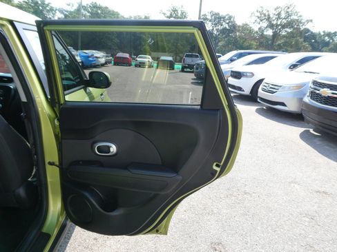 Used 2016 Kia Soul + FWD image 23
