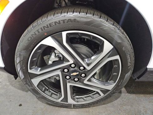 New 2026 Chevrolet Equinox EV LT w/ Convenience Package II image 9