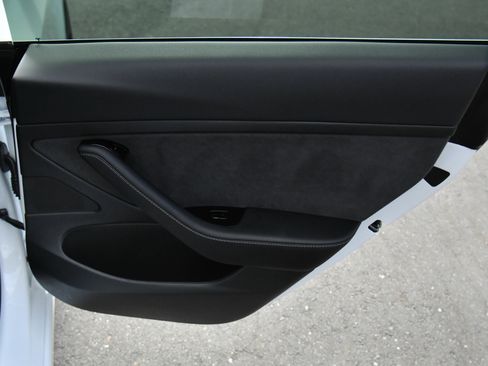 Used 2020 Tesla Model 3 Standard Range RWD image 36