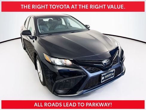 Used 2023 Toyota Camry SE FWD image 1