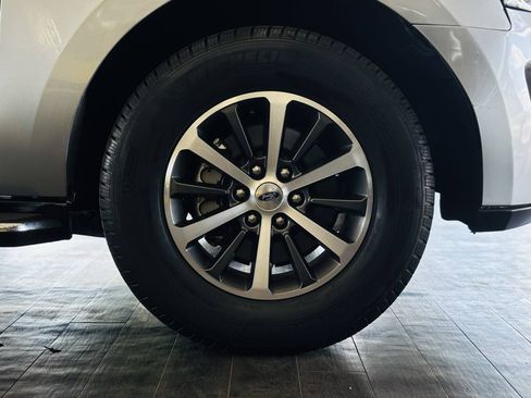 Used 2020 Ford Expedition XLT w/ Equipment Group 202A AWD/4WD image 24