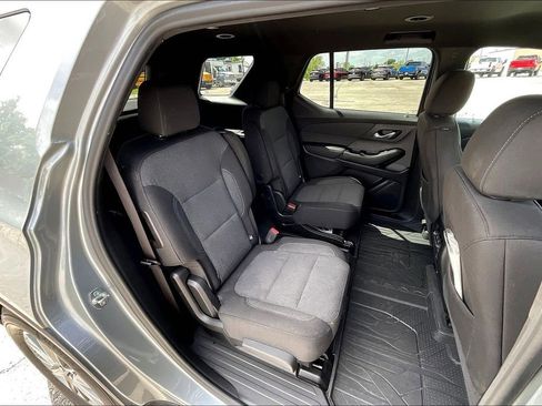 Used 2023 Chevrolet Traverse LT FWD image 28