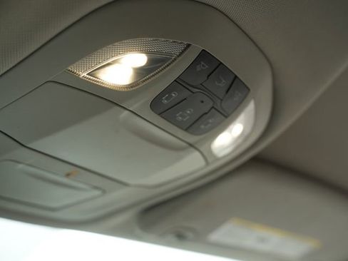 Used 2021 Chrysler Pacifica Touring FWD image 32