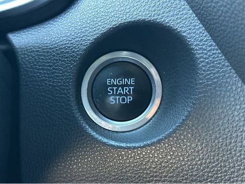 Used 2022 Toyota Corolla Cross XLE w/ Convenience Package image 28