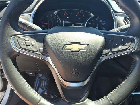 Used 2017 Chevrolet Malibu LT FWD image 13