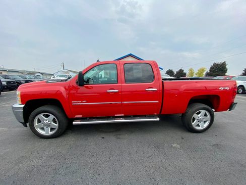 Used 2014 Chevrolet Silverado 2500 LT w/ Custom Sport Truck Package AWD/4WD image 2