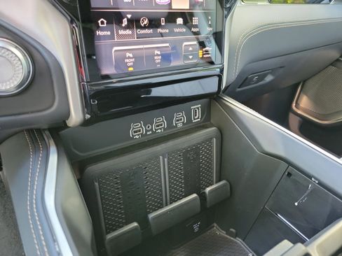 Certified 2025 RAM 1500 Tungsten AWD/4WD image 18