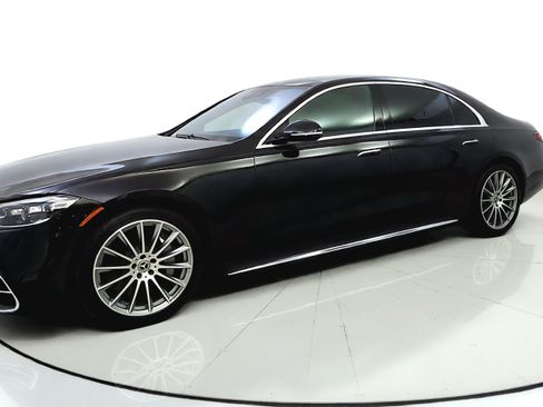 Used 2023 Mercedes-Benz S 500 4MATIC w/ AMG Line image 3
