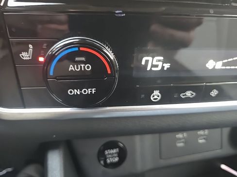 Used 2025 Nissan Rogue SL image 21