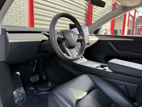 Used 2023 Tesla Model Y Long Range image 15