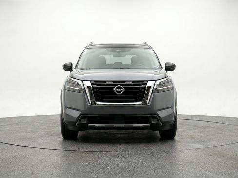 Used 2025 Nissan Pathfinder SV AWD/4WD image 2