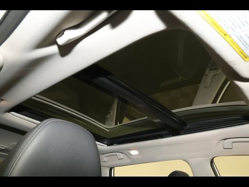 Used 2018 Nissan Rogue SL image 32