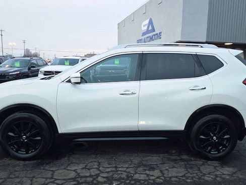 Used 2017 Nissan Rogue SV AWD/4WD image 3