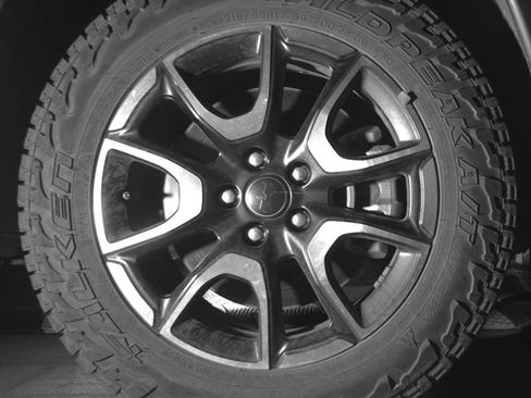 Used 2025 Jeep Compass Trailhawk AWD/4WD image 13