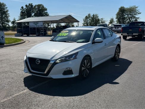 Used 2022 Nissan Altima 2.5 SV w/ SV Premium Package AWD/4WD image 2