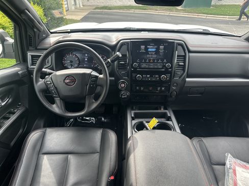 Used 2023 Nissan Titan PRO-4X w/ Pro-4x Convenience Package AWD/4WD image 18