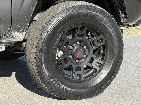 Used 2020 Toyota Tacoma SR image 18