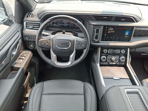 Used 2024 GMC Yukon Denali w/ Advanced Technology Package AWD/4WD image 12