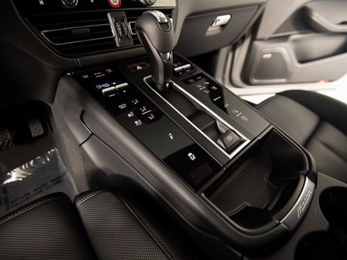 New 2026 Porsche Macan Turbo image 21