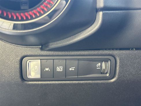 Used 2024 Chevrolet Equinox EV RS FWD image 23